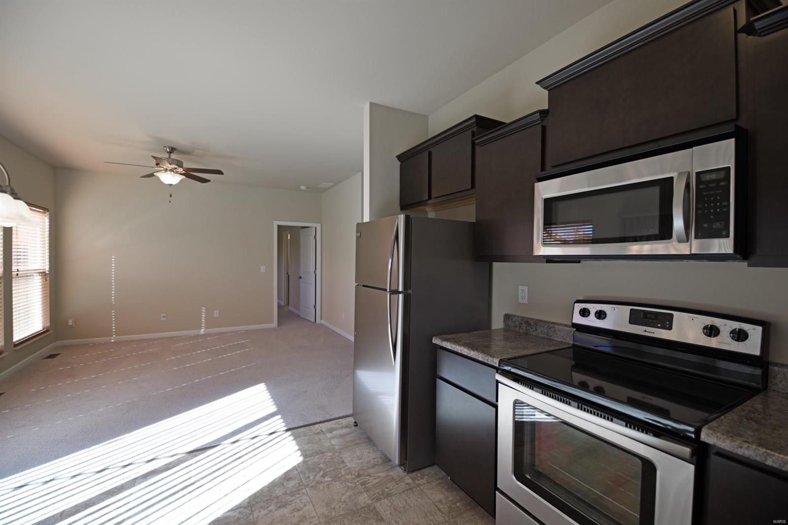 813 Bluff Ridge Lane Shiloh, IL 62221 - Photo 6 of 14 Gallery Image 6