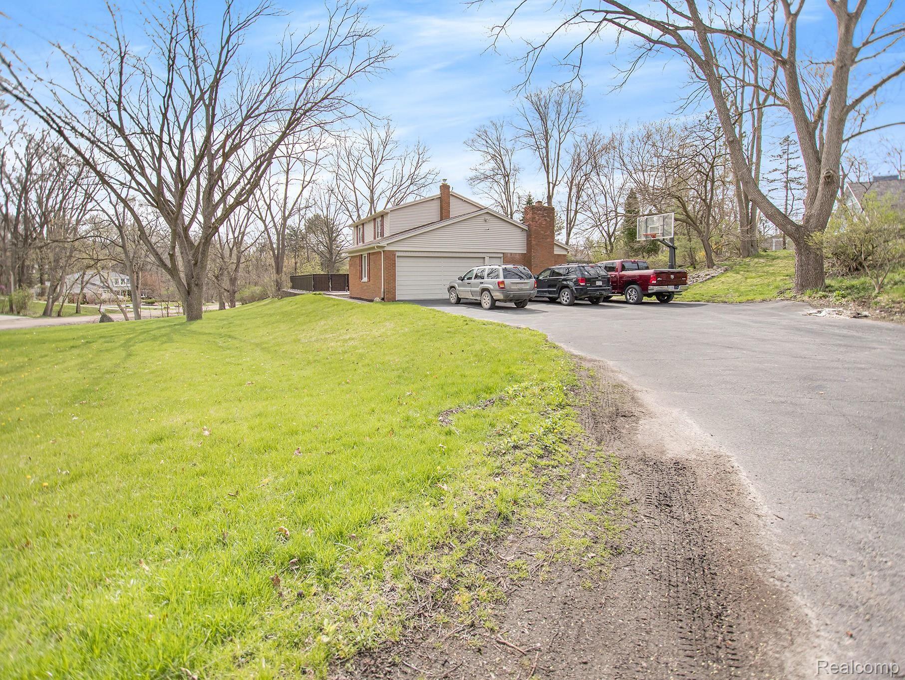751 Edgewood Drive Rochester, MI 48306 - Photo 6 of 54 751 Edgewood Dr_49.jpg