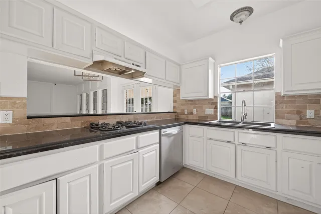 an empty room with fan and a ceiling fan