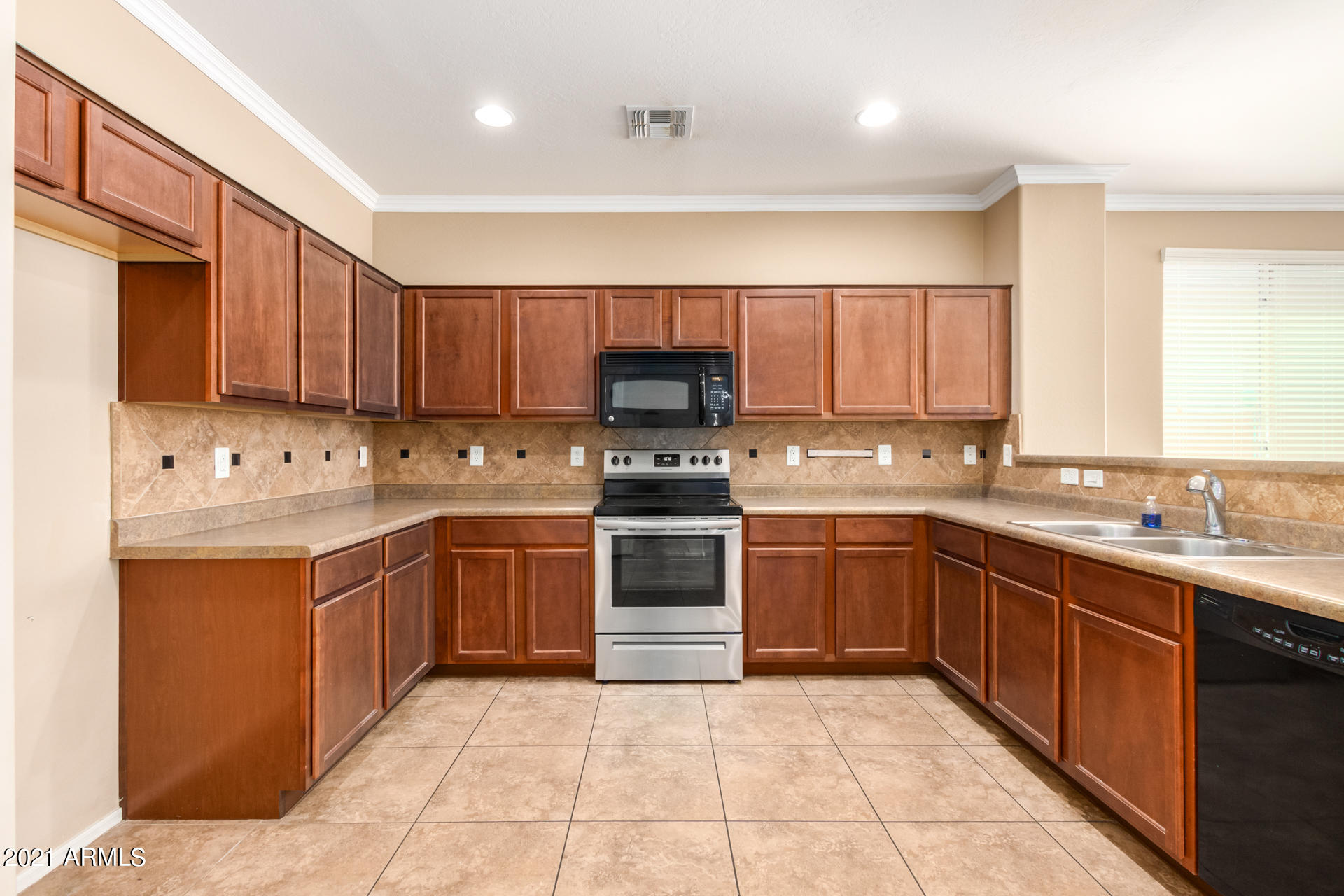 2565 West Gaby Road Phoenix, AZ 85041 - Photo 12 of 25 0012-Gaby-12