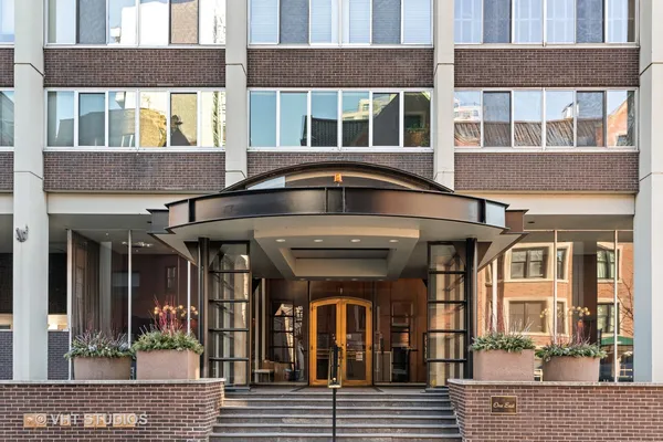 $3,500 | 1 East Schiller Street, Unit 15C, Chicago, IL 60610