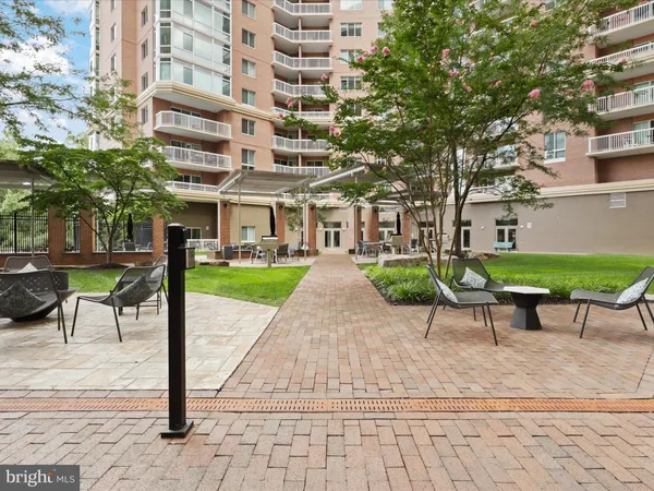 $375,000 | 3101 North Hampton Drive, Unit 1614, Alexandria, VA 22302