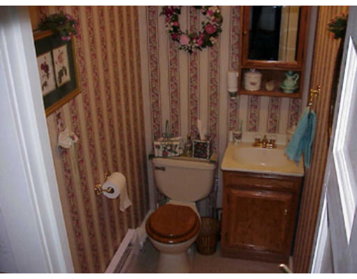 10 Collins Street Worcester, MA 01606 - Photo 17 of 18 Gallery Image 17