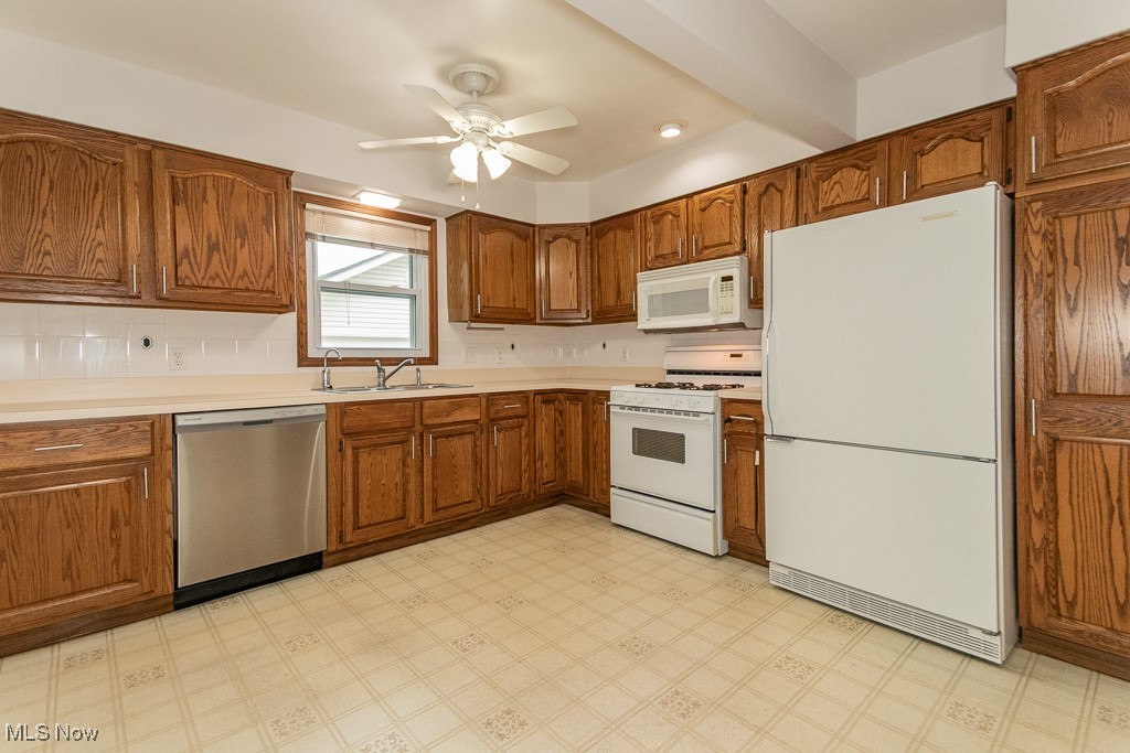1656 Lyndhurst Road Lyndhurst, OH 44124 - Photo 11 of 39