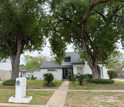 $2,350 | 15111 Chasehill Drive, Houston, TX 77489