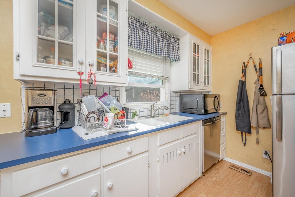 2433 Menlo Street East Wichita, KS 67211 - Photo 13 of 30