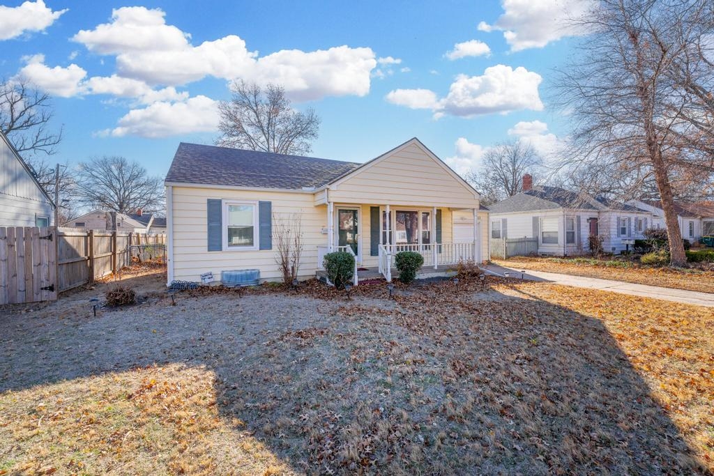 2433 Menlo Street East Wichita, KS 67211 - Photo 3 of 30