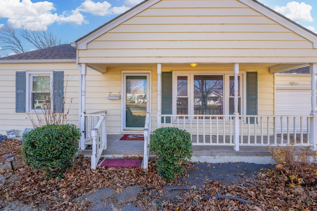 2433 Menlo Street East Wichita, KS 67211 - Photo 4 of 30