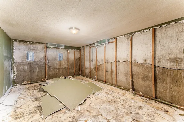 $140,000 | 5810 Memphis Street, Bel Aire, KS 67220