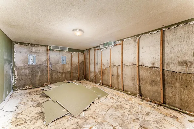 $140,000 | 5810 Memphis Street, Bel Aire, KS 67220