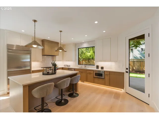 $1,665,000 | 990 Lund Street, Lake Oswego, OR 97034