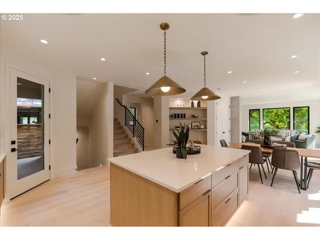 $1,665,000 | 990 Lund Street, Lake Oswego, OR 97034