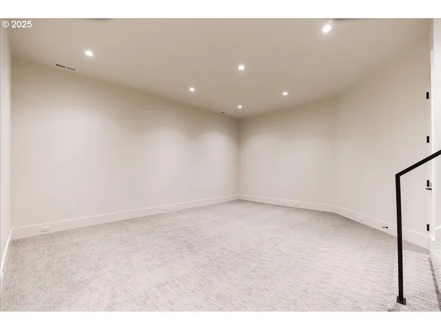 $1,665,000 | 990 Lund Street, Lake Oswego, OR 97034