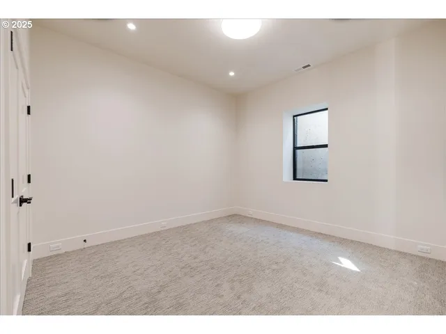 $1,665,000 | 990 Lund Street, Lake Oswego, OR 97034