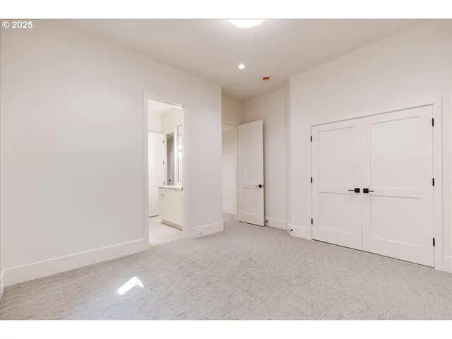 $1,665,000 | 990 Lund Street, Lake Oswego, OR 97034