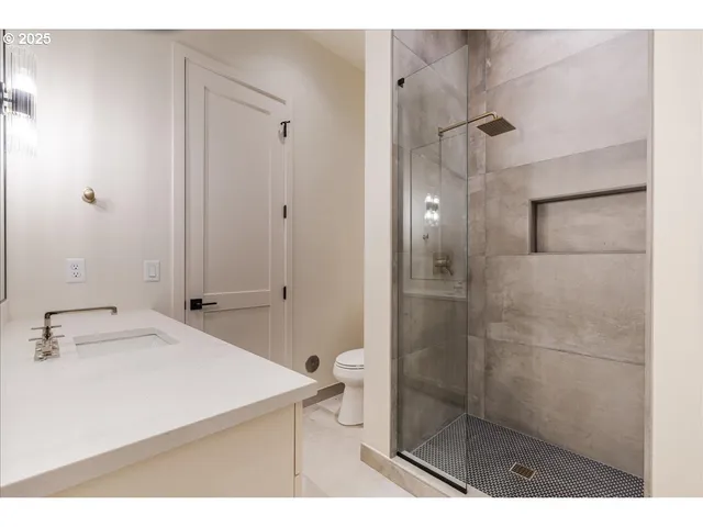 $1,665,000 | 990 Lund Street, Lake Oswego, OR 97034