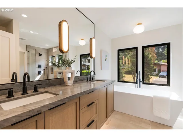 $1,665,000 | 990 Lund Street, Lake Oswego, OR 97034