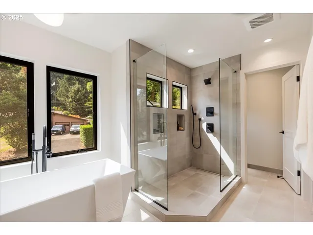 $1,665,000 | 990 Lund Street, Lake Oswego, OR 97034