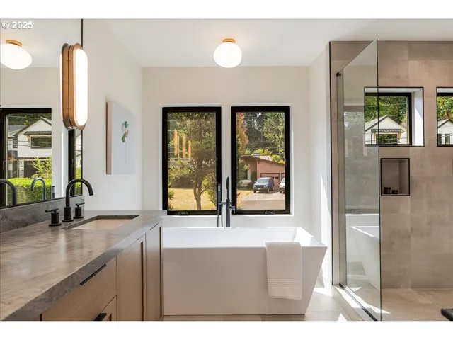 $1,665,000 | 990 Lund Street, Lake Oswego, OR 97034