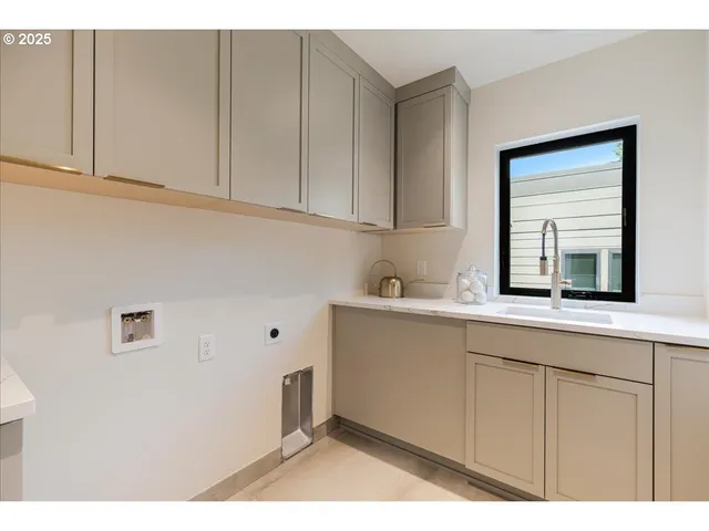 $1,665,000 | 990 Lund Street, Lake Oswego, OR 97034