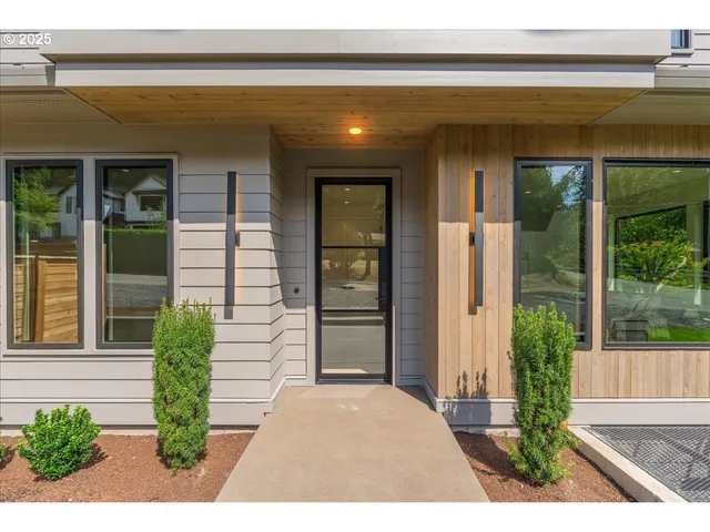 $1,665,000 | 990 Lund Street, Lake Oswego, OR 97034