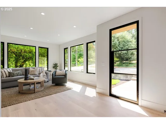 $1,665,000 | 990 Lund Street, Lake Oswego, OR 97034