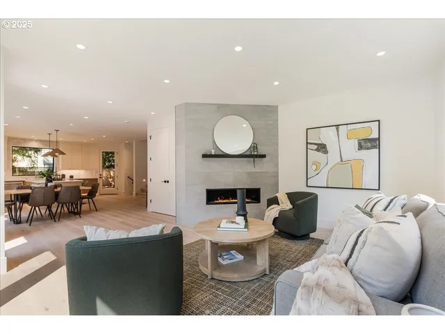 $1,665,000 | 990 Lund Street, Lake Oswego, OR 97034