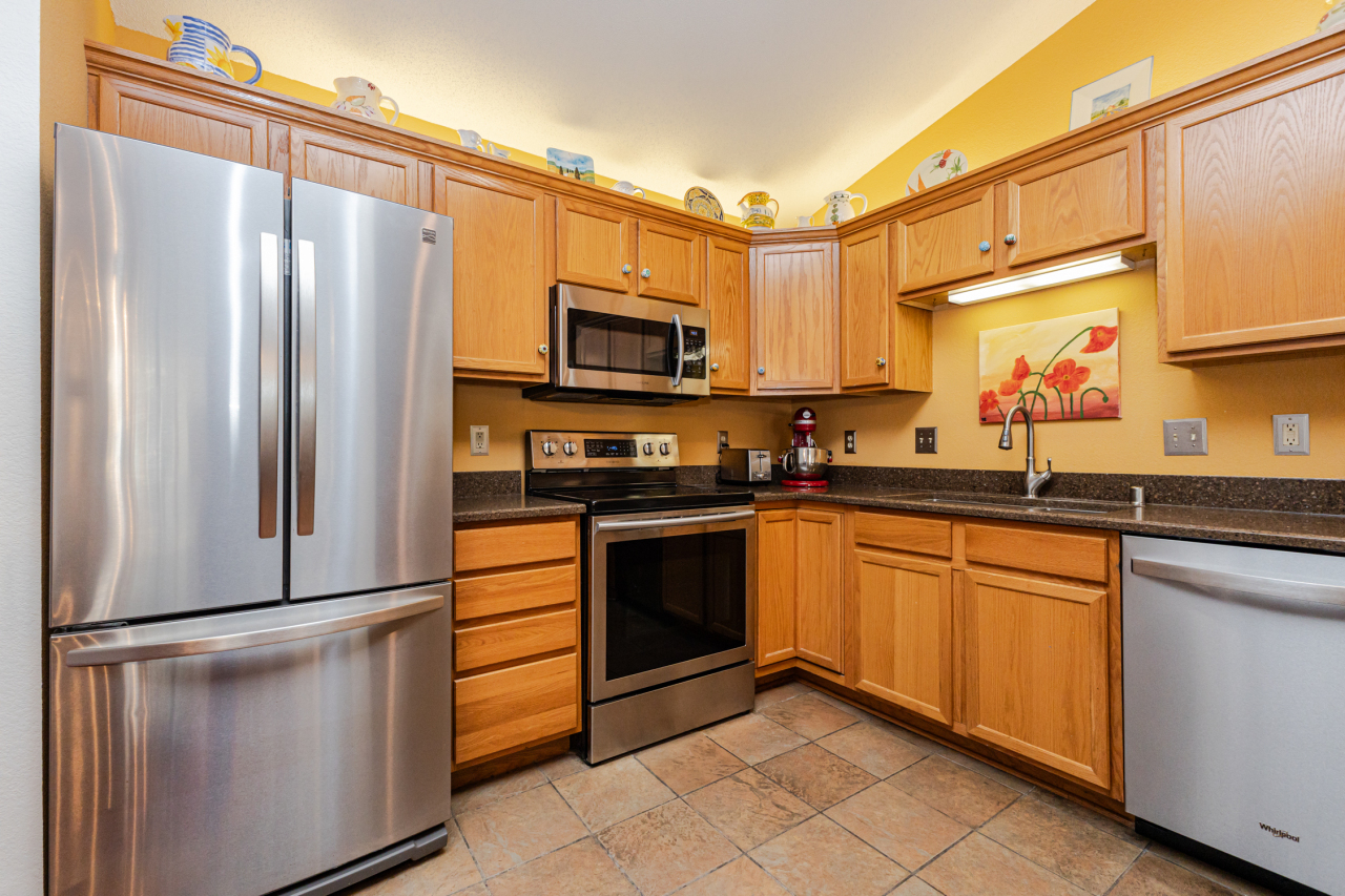 N43W32953 Rasmus Road, Unit 3H Nashotah, WI 53058 - Photo 18 of 52 Kitchen