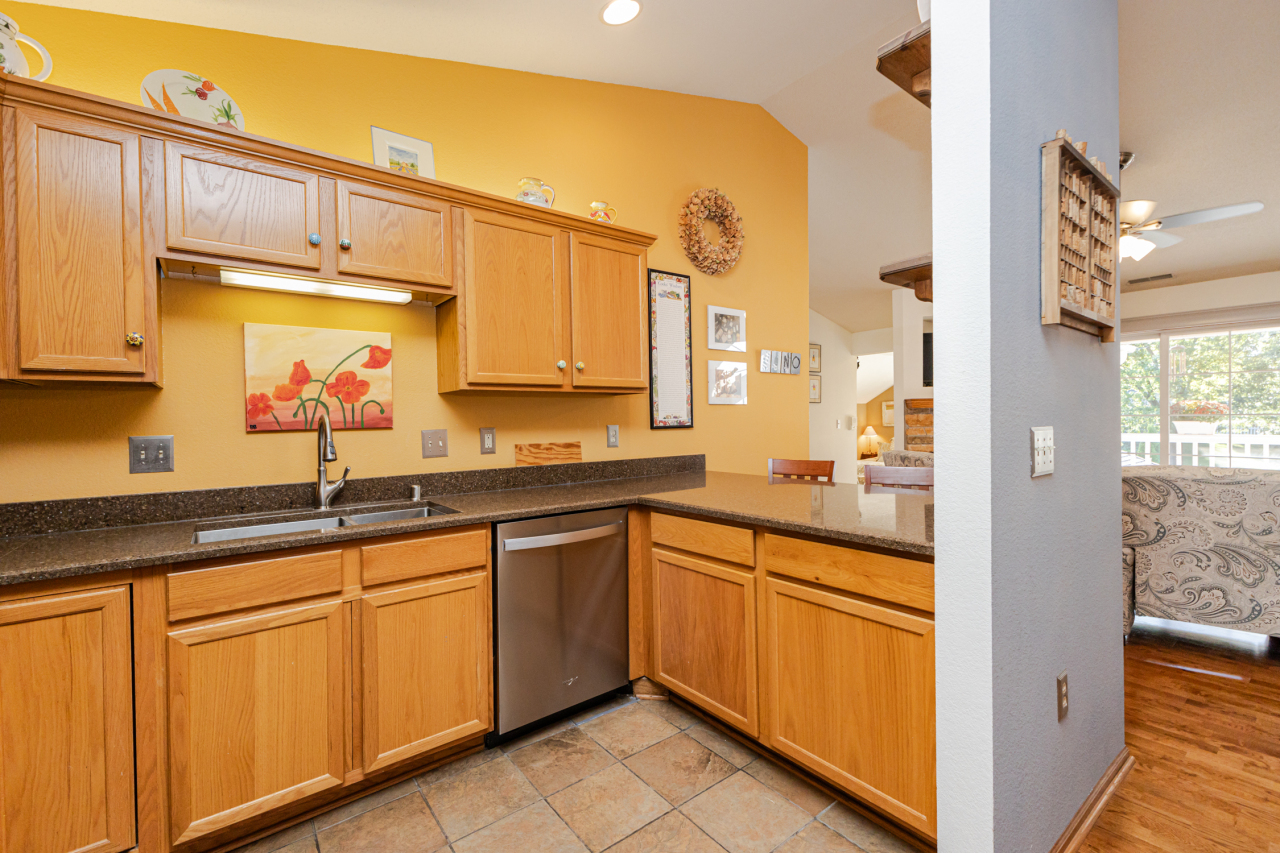 N43W32953 Rasmus Road, Unit 3H Nashotah, WI 53058 - Photo 19 of 52 Kitchen