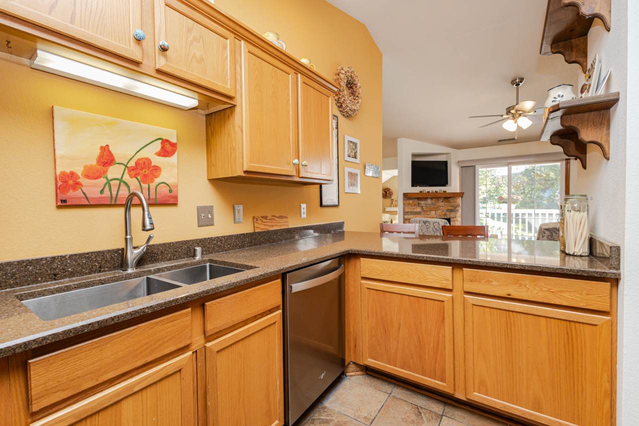 N43W32953 Rasmus Road, Unit 3H Nashotah, WI 53058 - Photo 20 of 52 Kitchen