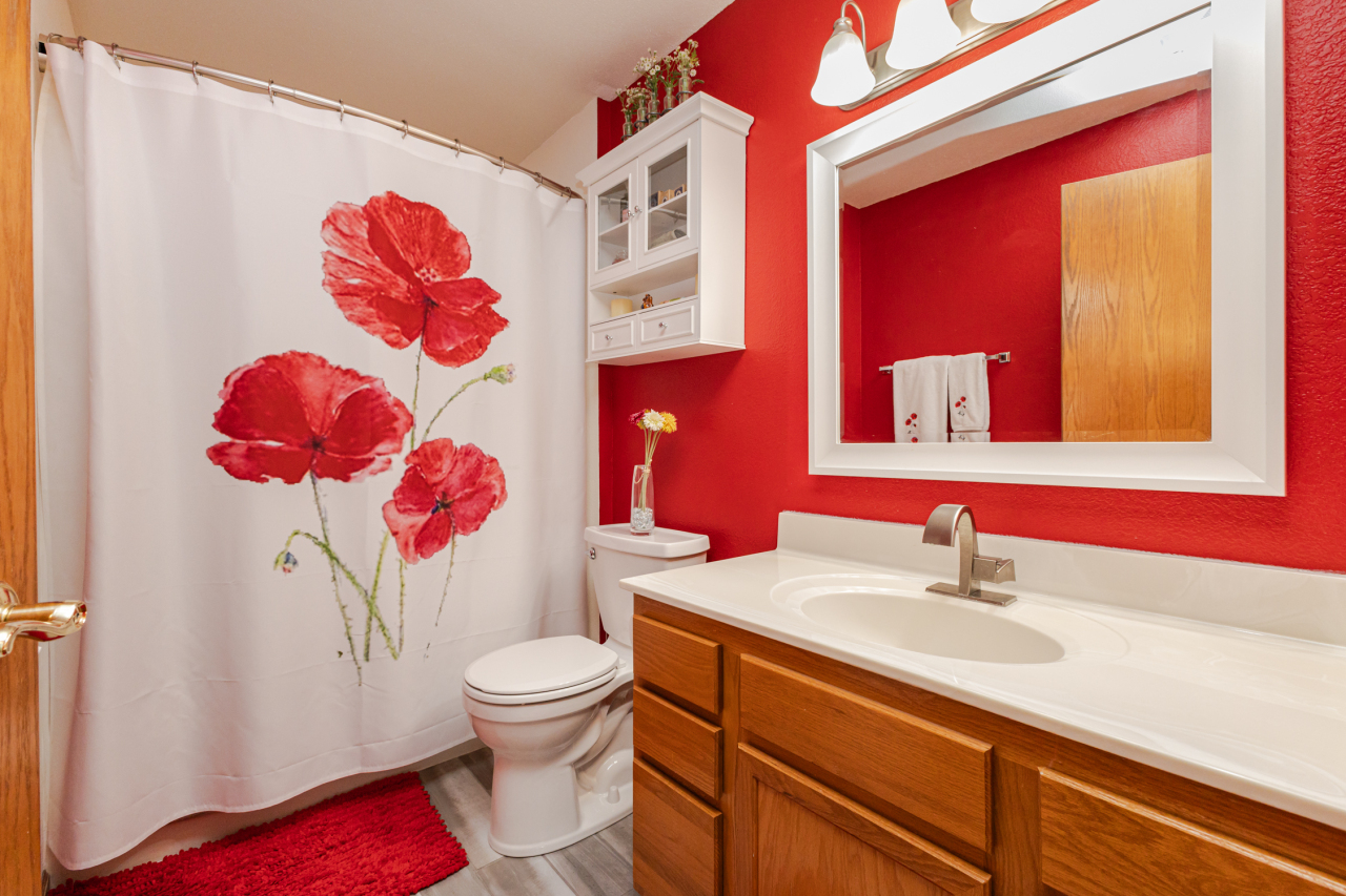 N43W32953 Rasmus Road, Unit 3H Nashotah, WI 53058 - Photo 37 of 52 Main Bedroom Bath