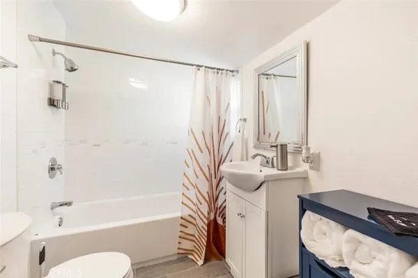 $3,500 | 1071 Newport Avenue, Long Beach, CA 90804