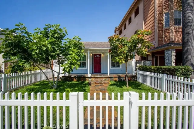 $3,500 | 1071 Newport Avenue, Long Beach, CA 90804