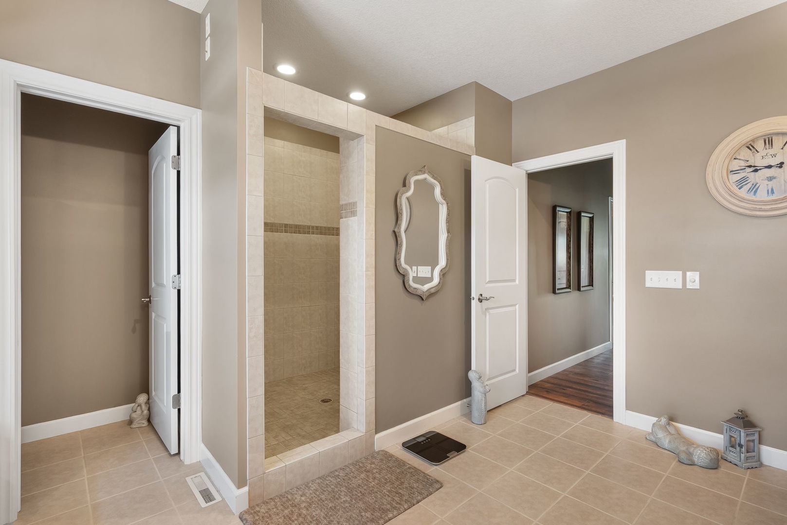 6412 Forest Road Davenport, IA 52807 - Photo 19 of 66