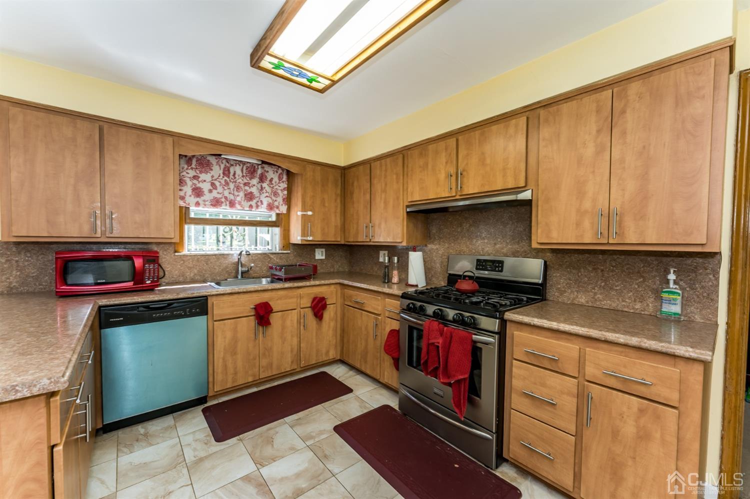 290 Roberts Road Orange, NJ 07050 - Photo 12 of 31 Gallery Image 12