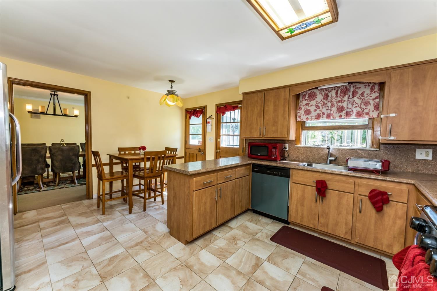 290 Roberts Road Orange, NJ 07050 - Photo 13 of 31 Gallery Image 13