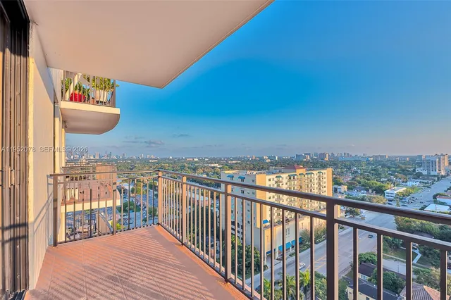 $2,850 | 888 Douglas Road, Unit 1606, Coral Gables, FL 33134