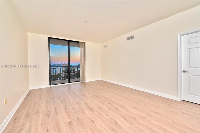 $2,850 | 888 Douglas Road, Unit 1606, Coral Gables, FL 33134