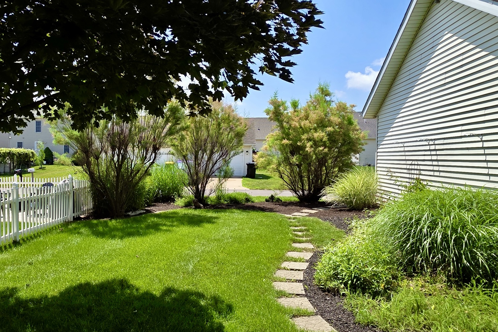 1103 Perry Lane Normal, IL 61761 - Photo 3 of 22 Gallery Image 3