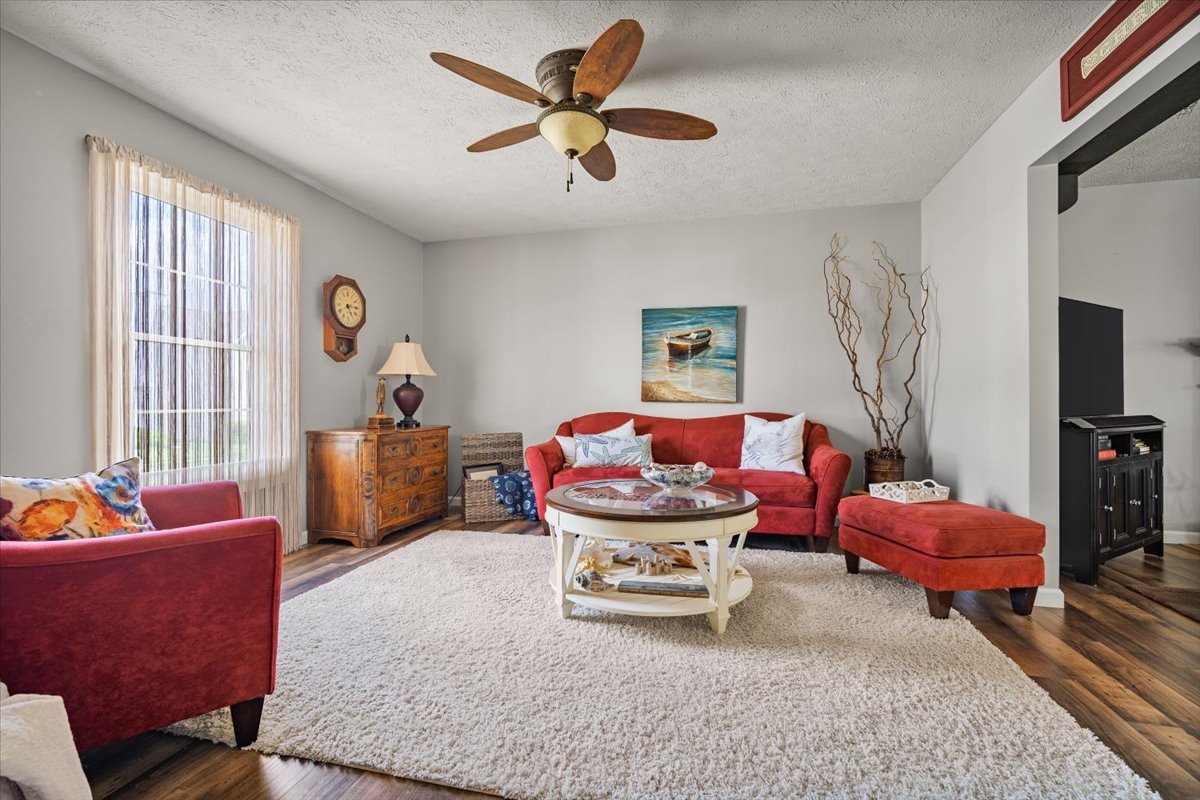 1103 Perry Lane Normal, IL 61761 - Photo 4 of 22 Gallery Image 4