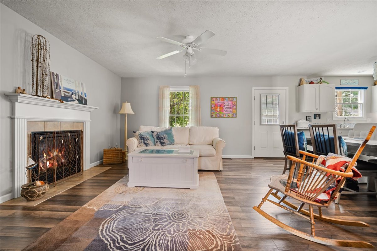 1103 Perry Lane Normal, IL 61761 - Photo 5 of 22 Gallery Image 5