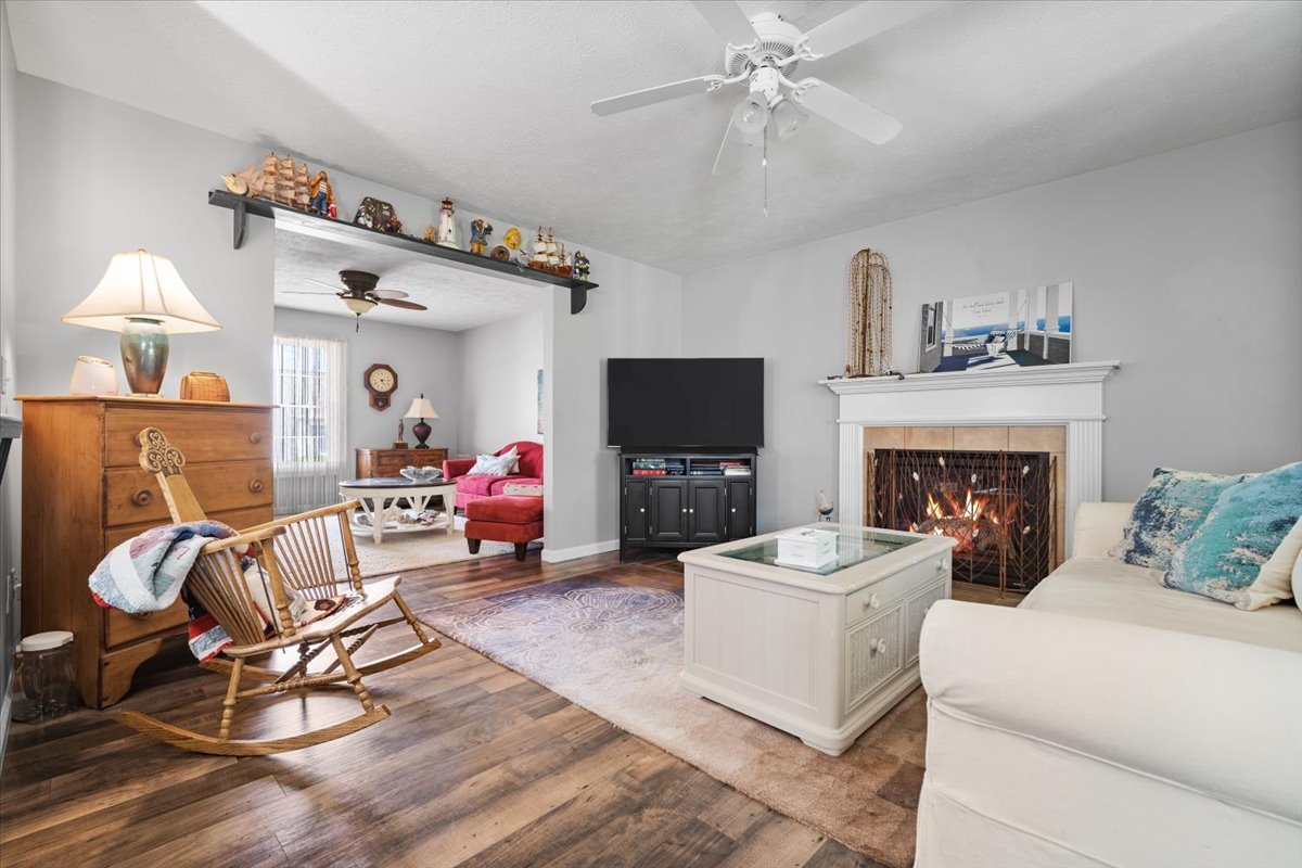 1103 Perry Lane Normal, IL 61761 - Photo 6 of 22 Gallery Image 6