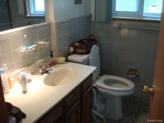 28016 Quail Hollow Road Farmington, MI 48331 - Photo 9 of 22 10