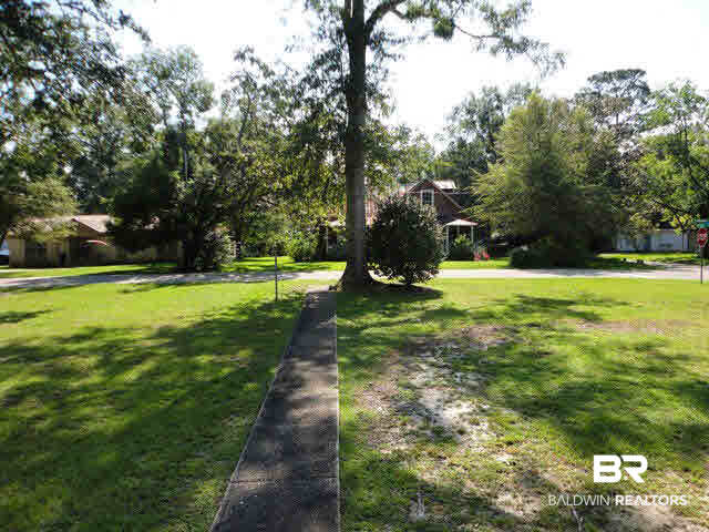 366 South Summit Street Fairhope, AL 36532 - Photo 9 of 17 Front Yard