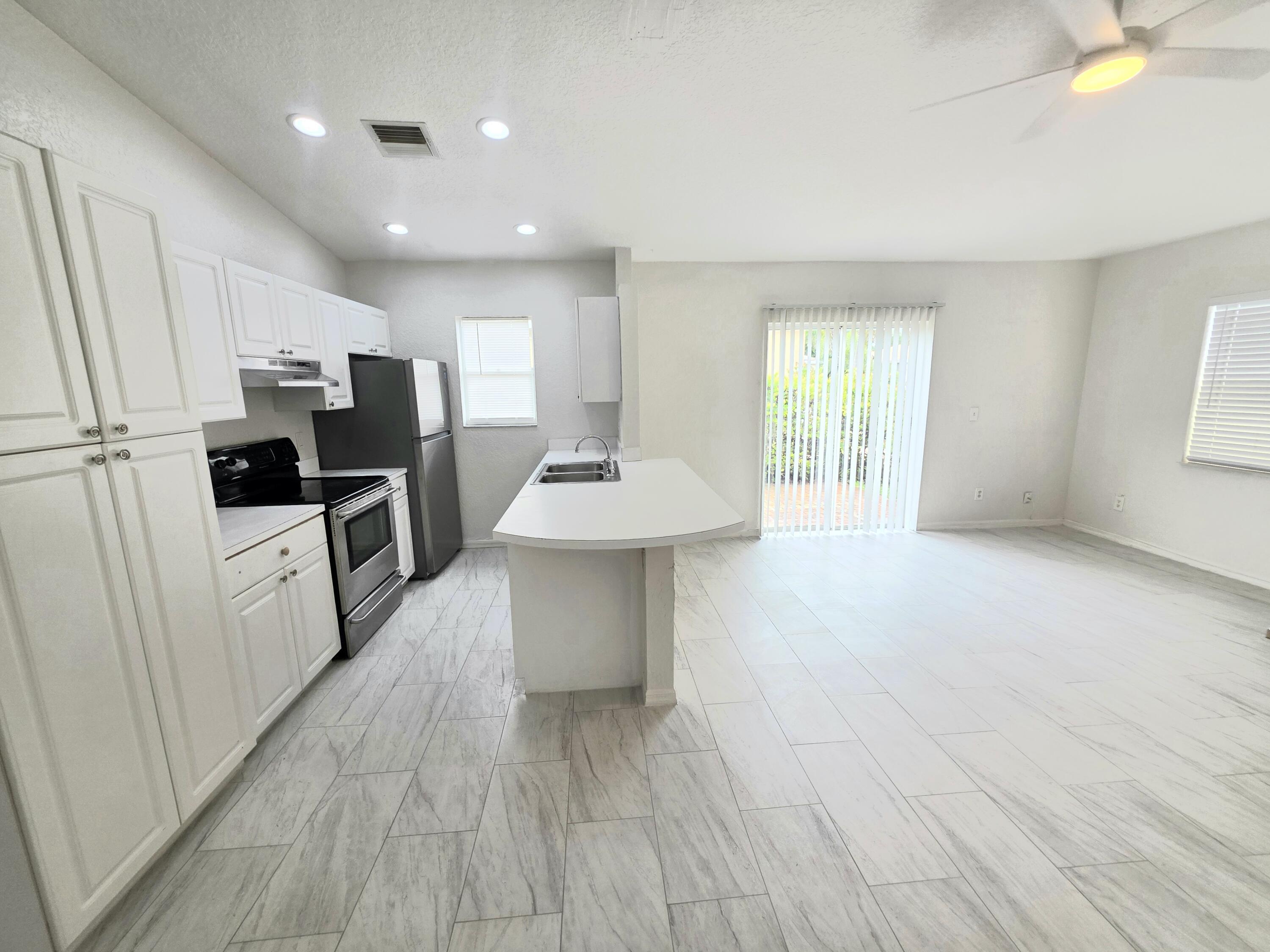 569 East Ridge Circle North Boynton Beach, FL 33435 - Photo 5 of 25 20260603_143407(1)