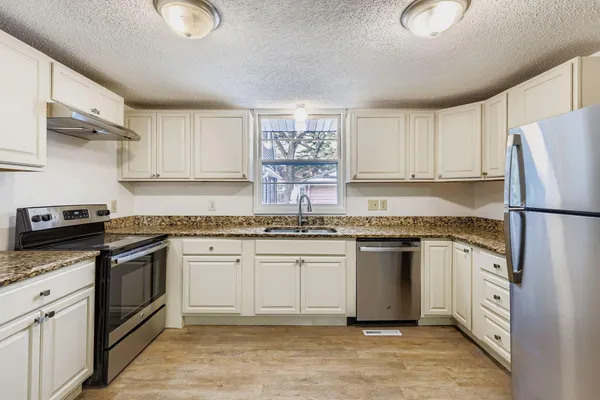 $3,400 | 3448 Grimes Avenue North, Robbinsdale, MN 55422