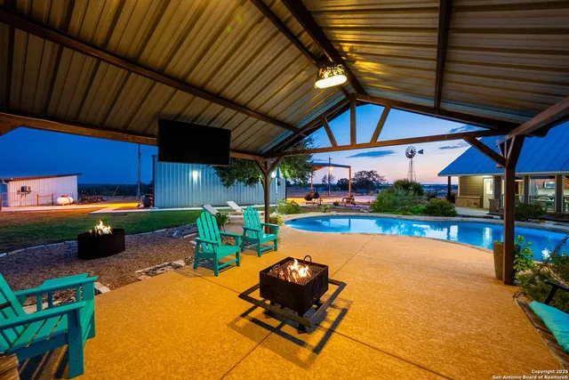 $1,200,000 | 14033 Farm To Market 775, La Vernia, TX 78121