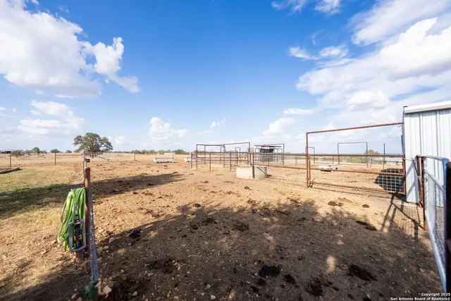 $1,200,000 | 14033 Farm To Market 775, La Vernia, TX 78121