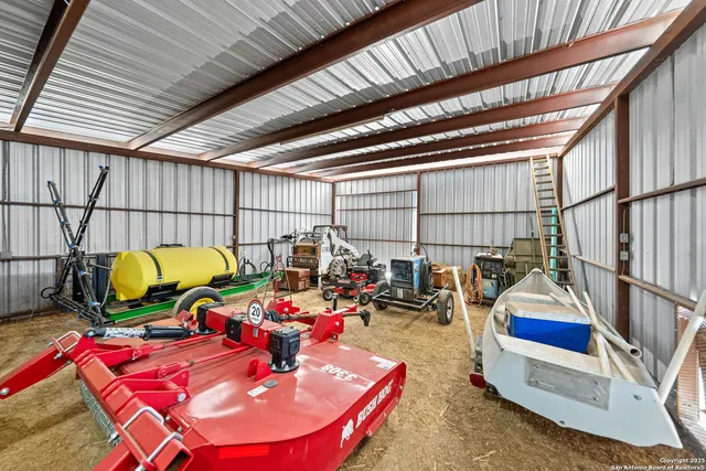 $1,200,000 | 14033 Farm To Market 775, La Vernia, TX 78121