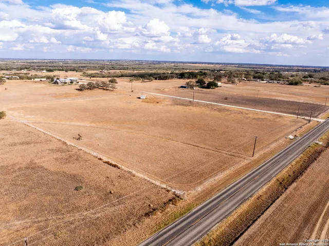 $1,200,000 | 14033 Farm To Market 775, La Vernia, TX 78121